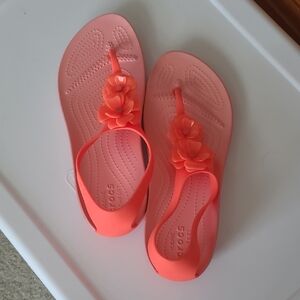 CROCS Coral Floral Sandals